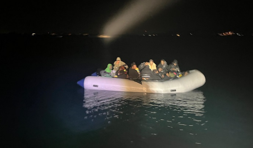 İzmir açıklarında göçmen operasyonları: 39 kişi yakalandı, 1 kişi hayatını kaybetti
