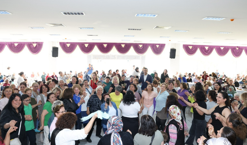 Çiğli'de anneler günü coşkusu