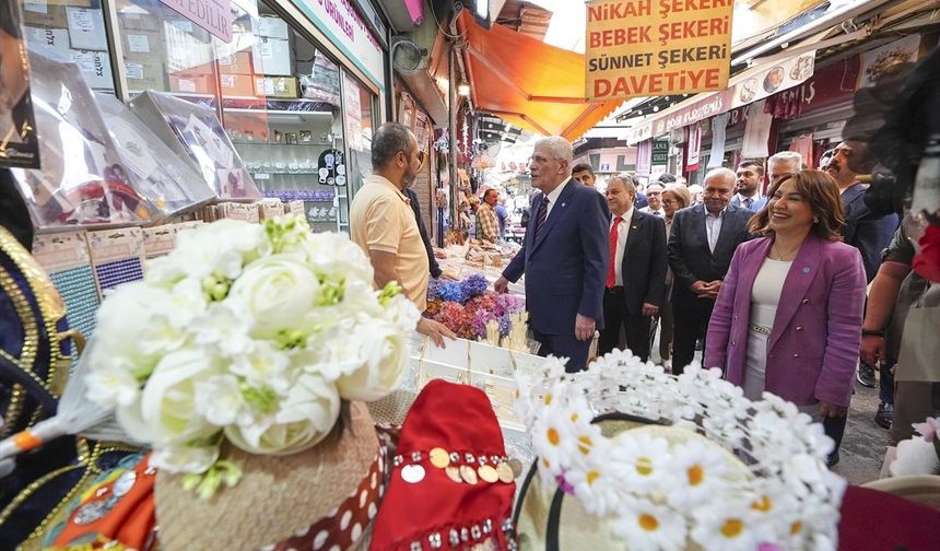 Dervişoğlu Kemeraltı’nda esnafla buluştu: İzmir’in çözülemeyecek sorunu yok
