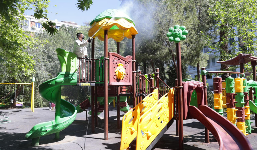 Konak'ın parklarında temizlik mesaisi
