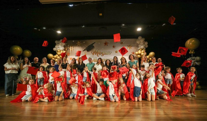 Karşıyaka’da miniklerin mezuniyet sevinci: Anaokullarında kep töreni