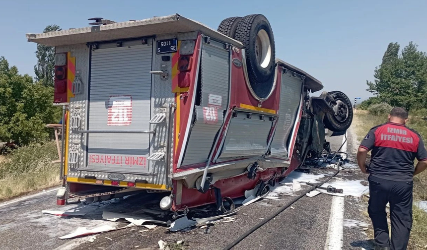 Bergama'da ihbara giden itfaiye aracı devrildi: 2 yaralı