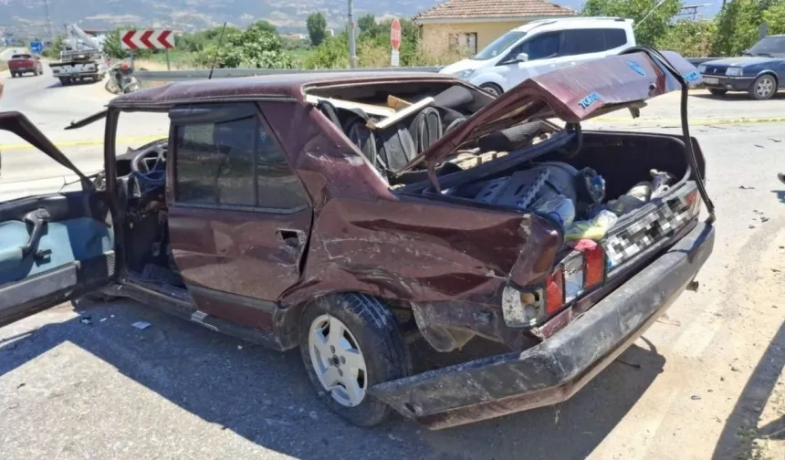 Kiraz'da feci kaza! 3 ay önce oğlunu kaybeden anne yoğun bakıma alındı