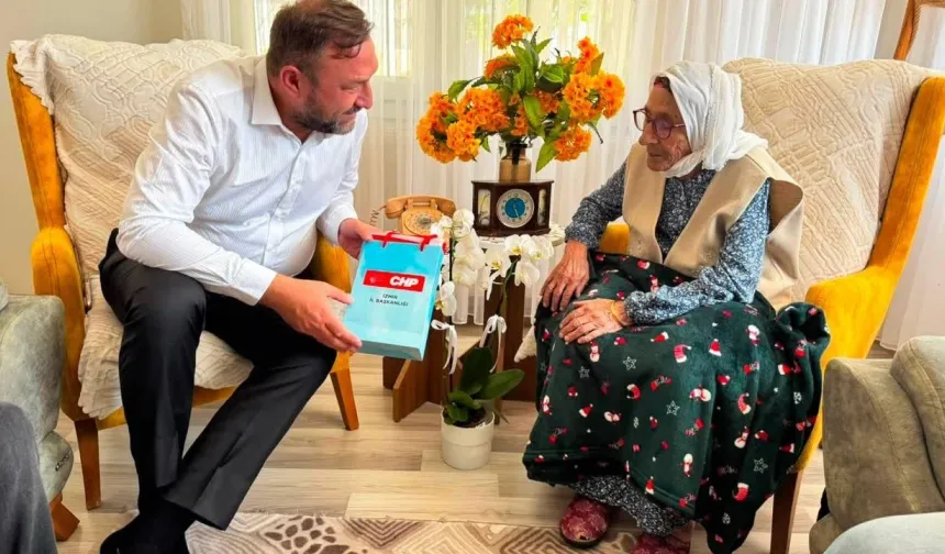 Utku Gümrükçü’den CHP’nin en yaşlı üyesine doğum günü ziyareti