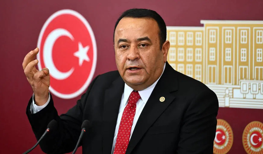 CHP'de bir istifa daha: Adnan Beker, istifa etti