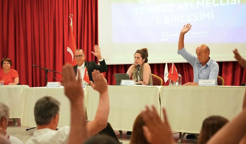 Başkan Lâl Denizli Temmuz Meclisi’nde Çeşme’nin yatırım projelerini anlattı