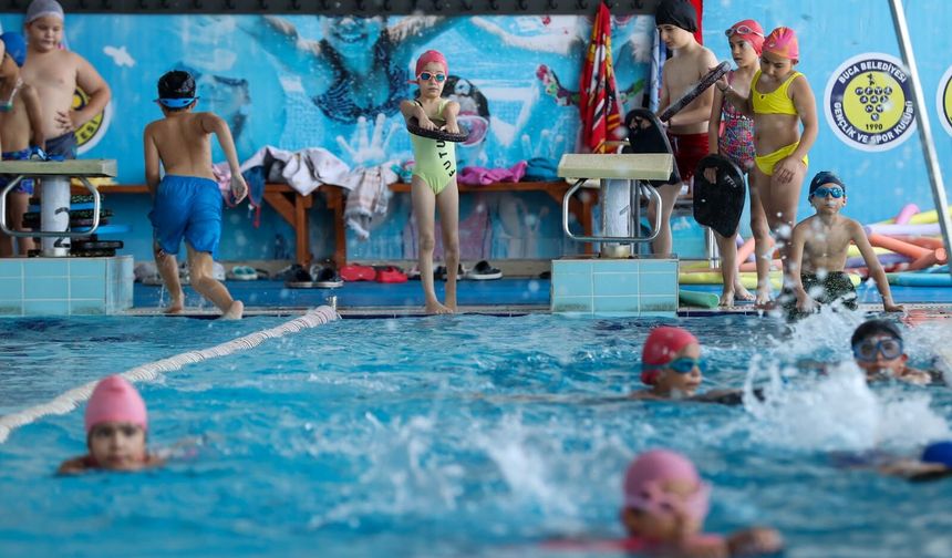 Buca’da minik yüzücüler yetişiyor: Çocuklar sporla buluşuyor