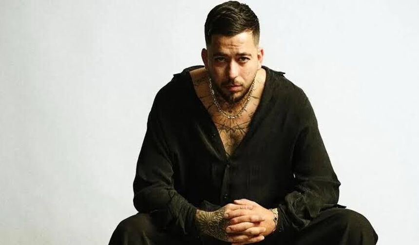 Mahmut Orhan’dan Alaçatı Pazaryeri’nde sürpriz performans!