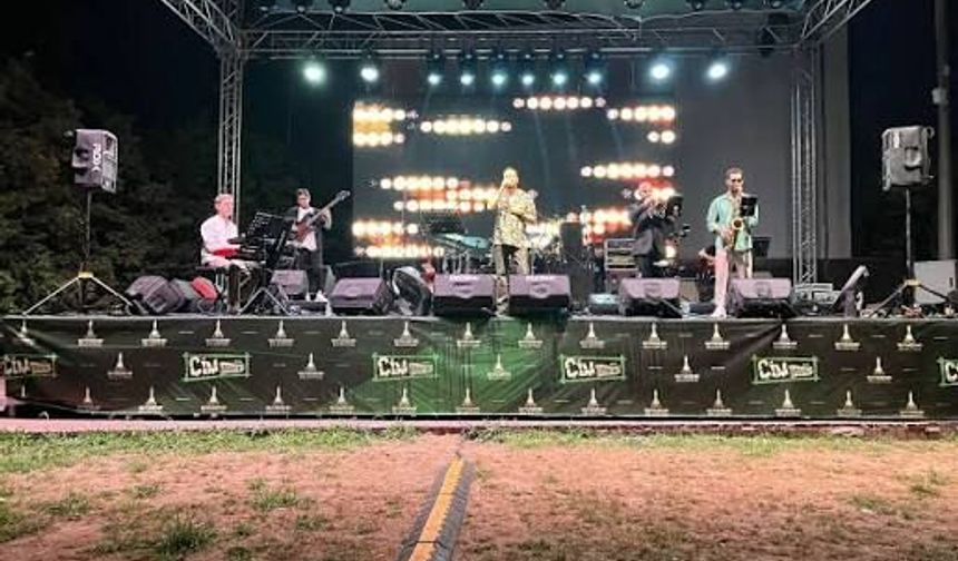 İzmir'de yaz akşamları Çim Konserleriyle şenlenecek