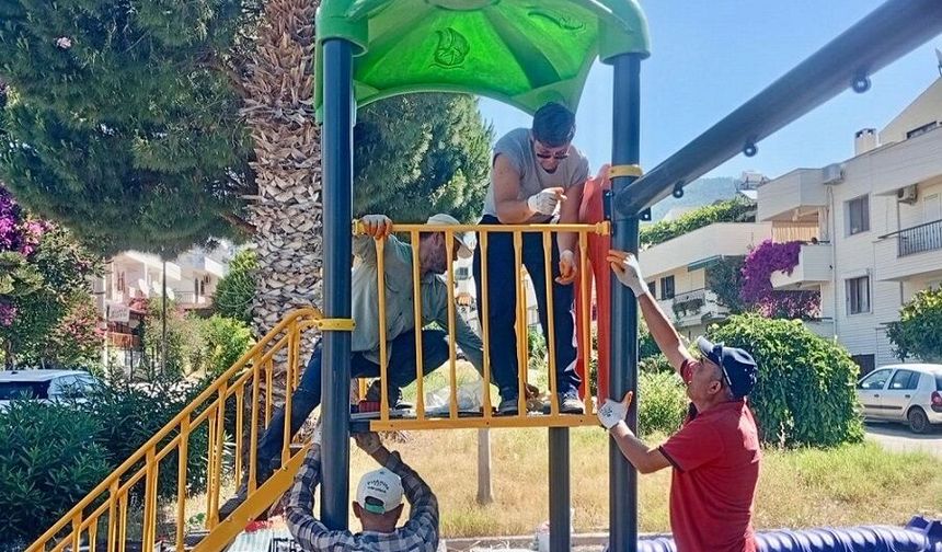 Menderes’te sahil parkları yenileniyor: Üç parkta oyun grupları değiştirildi