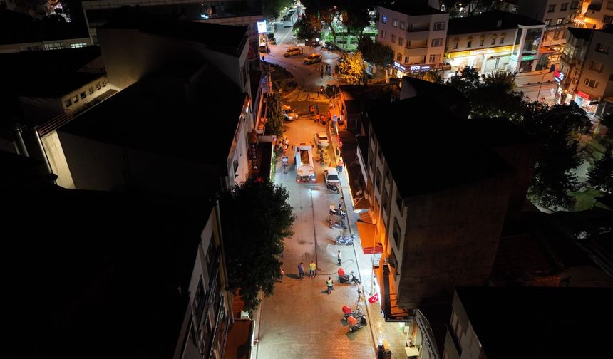 Seferihisar’da gece mesaisi: Cadde ve sokaklar temizleniyor