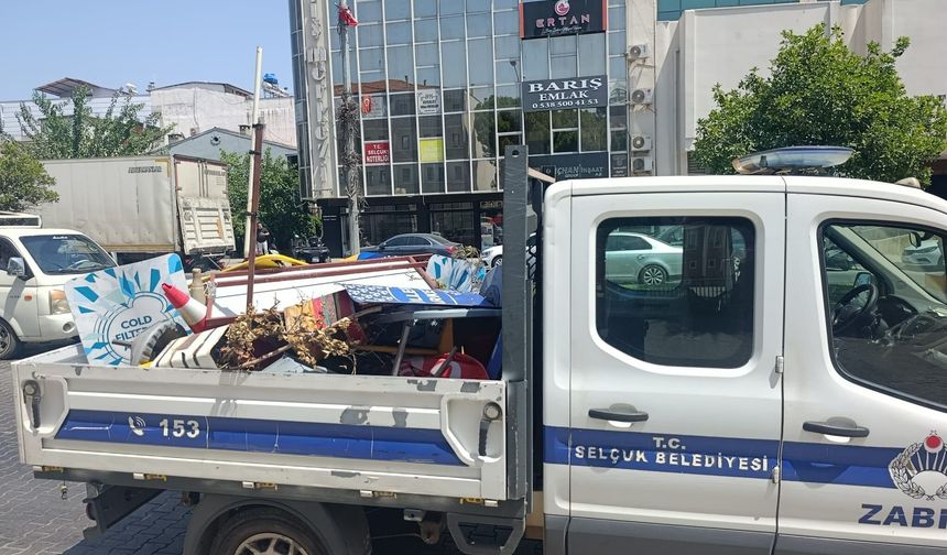 Efes Selçuk’ta kaldırım işgallerine geçit yok: Zabıta ekipleri denetimleri artırdı