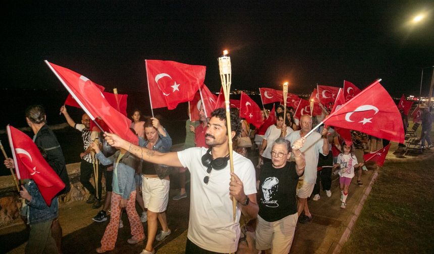 Güzelbahçe’de 30 Ağustos coşkusu: Yüzlerce kişi Zafer Korteji’nde buluştu