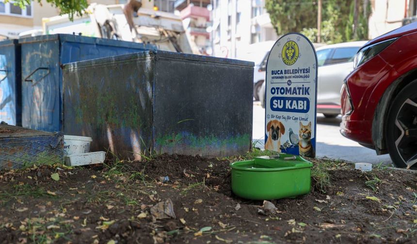 Buca'da parklara otomatik su kapları yerleştirildi