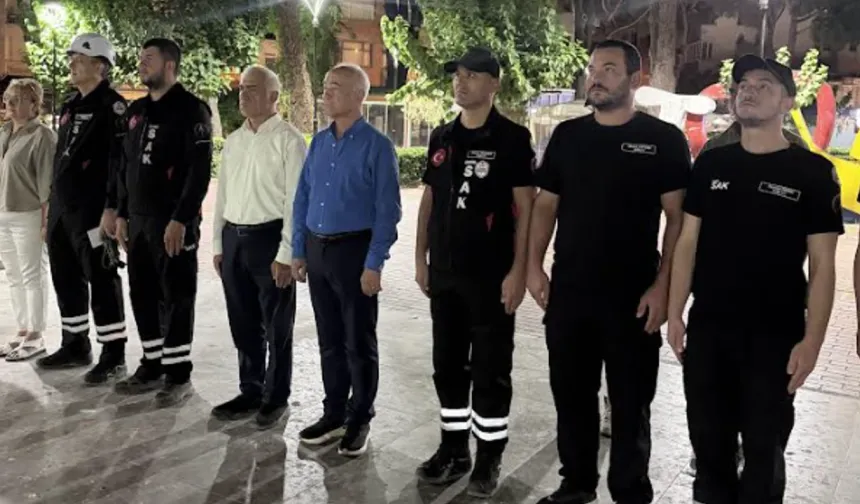 Seferihisar saat 03.02’de ayaktaydı: Marmara Depremi’nin 27. yılında hüzünlü anma!