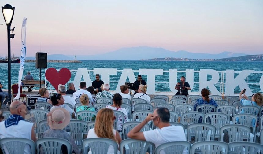 Çeşme’de yenilenen Çiftlikköy Sahili’nde ilk etkinlik: Gün Batımı Konserleri başlıyor