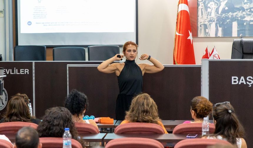 Karşıyaka Belediyesi'nden personele 'daha sağlıklı çalışma' semineri