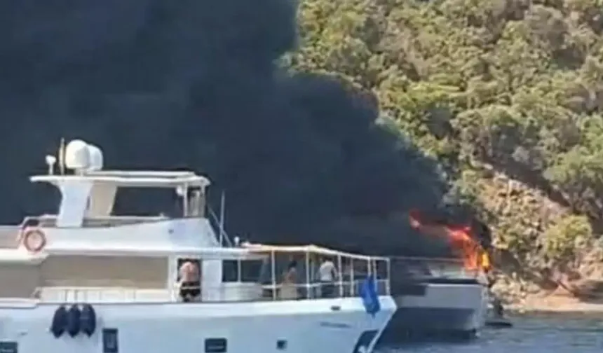 Fethiye'de tur teknesinde yangın: 115 kişi denize atlayarak kurtuldu!