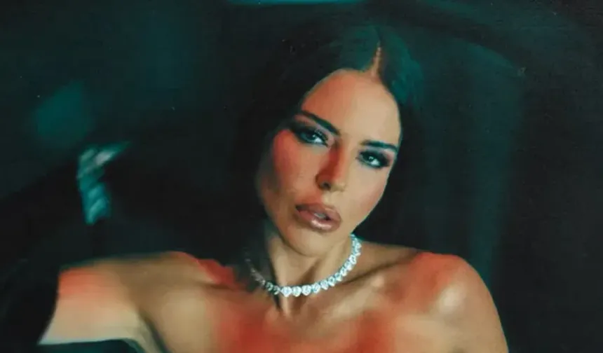 Simge Sağın’a gizemli hayranından 303 gül