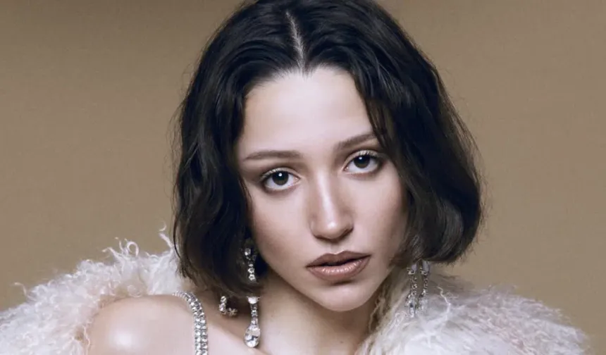 Zeynep Bastık’ın konserinde kavga çıktı: Müziği durdurup tepki gösterdi