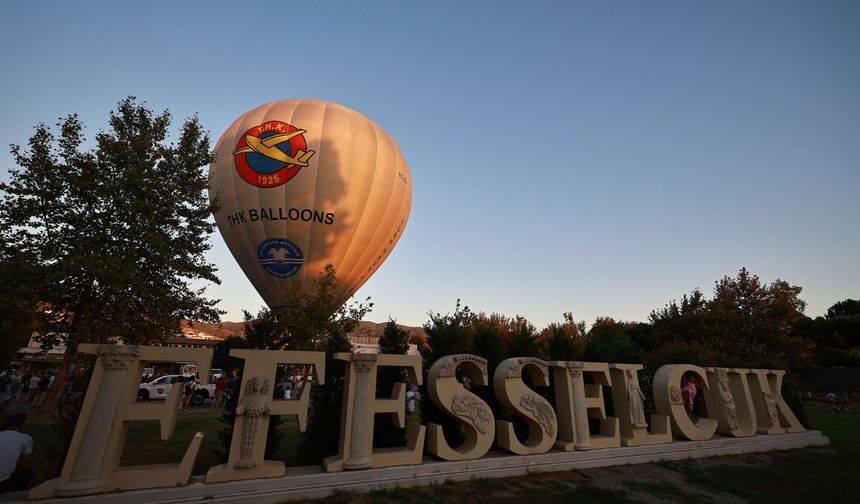 Efes Selçuk’ta EFEST 2026 coşkusu: Dostluk Saati yıllar sonra yeniden kente kazandırıldı