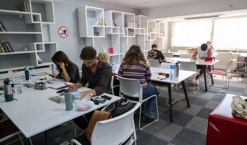 Buca’da üniversitelilere tam destek: Gençlik merkezleri yeni döneme hazır