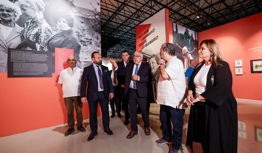 Rusya Büyükelçisi Vershinin İzmir’de Nâzım Hikmet sergisini ziyaret etti