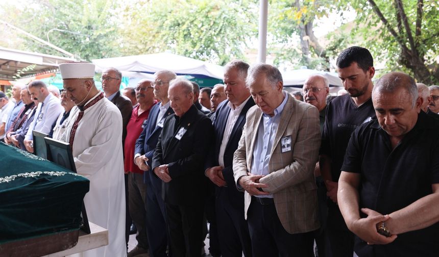 Gazeteci Ahmet Çipli Urla’da son yolculuğuna uğurlandı