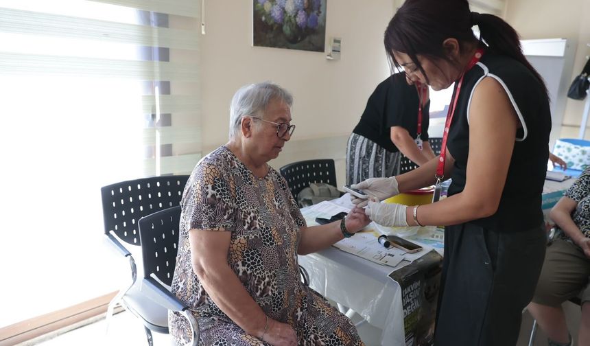 Konak’ın ileri yaş üyelerine ücretsiz sağlık taraması