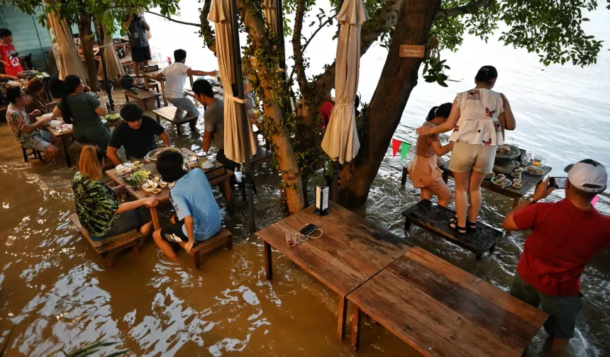 Tayland'da sel felaketi: 8 kişi hayatını kaybetti, binlerce kişi tahliye edildi
