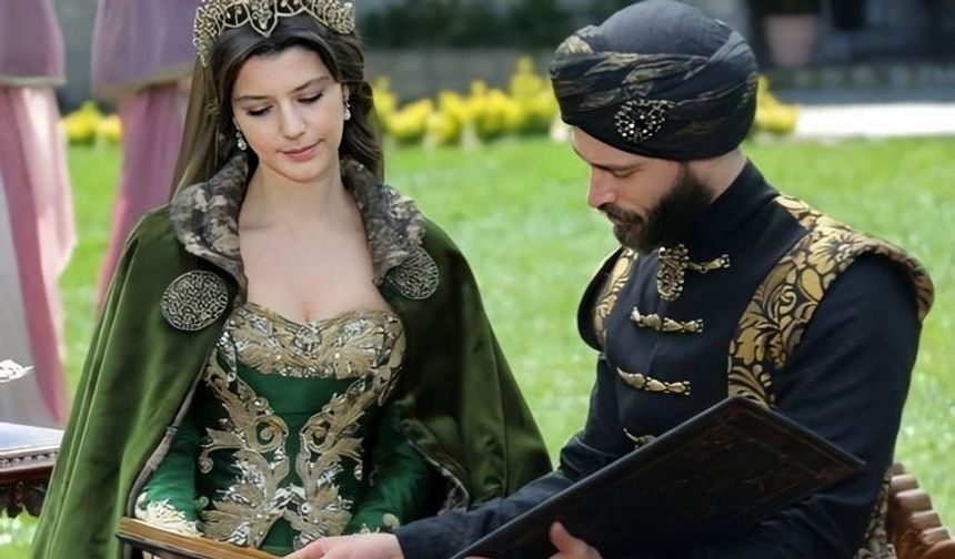 Beren Saat ve Ekin Koç 10 yıl sonra yeniden aynı projede buluşuyor