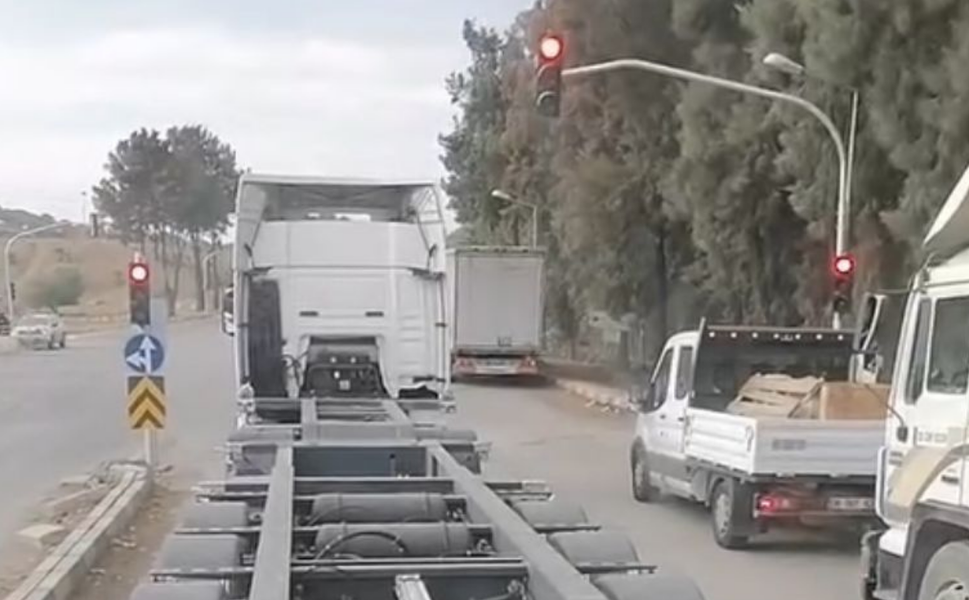 İzmir Aliağa'daki trafik lambaları sorun yarattı!