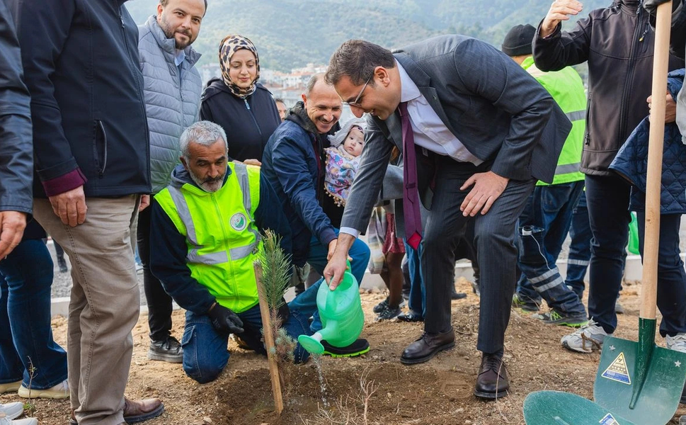 İzmir Balçova’da “Hoş Geldin Bebek Hatıra Ormanı” fidanlarla buluştu!