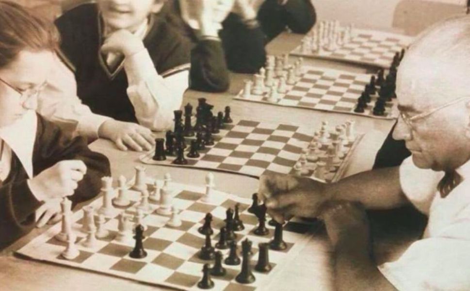 Çeşme, Atatürk Günü’nde Satrançla Buluştu