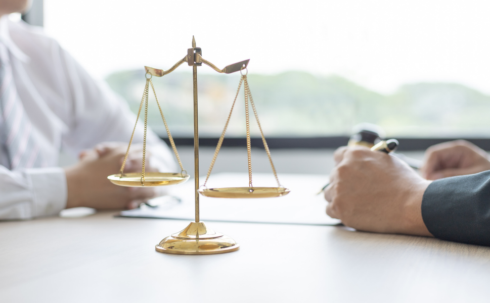 İzmir Barosu: Avukatlık mesleği küresel ölçekte tehdit altında