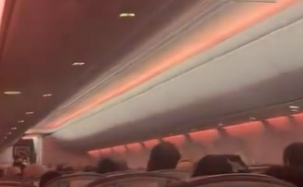 SunExpress Frankfurt-İzmir uçuşunda kar mağduriyeti: Yolcular 3 saattir uçakta bekletiliyor