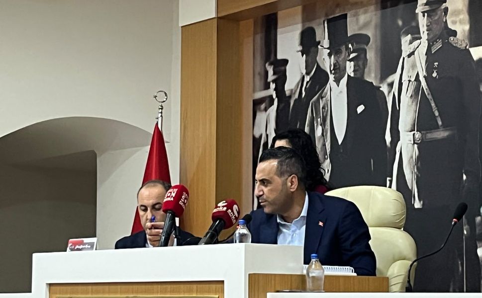 Çiğli Belediyesi meclis toplantısı çoğunluk sağlanamadığı için ertelendi