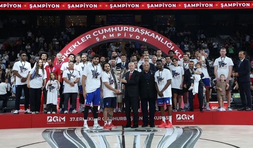 Anadolu Efes, Cumhurbaşkanlığı Kupası’nda Şampiyon! Erdoğan Kupayı Verdi-1