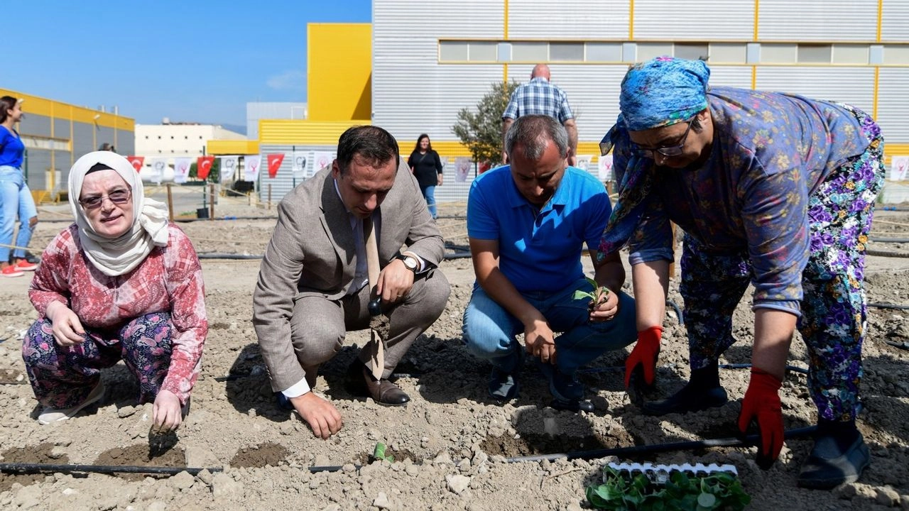 Bornova'da Kent Bostanı Açıldı