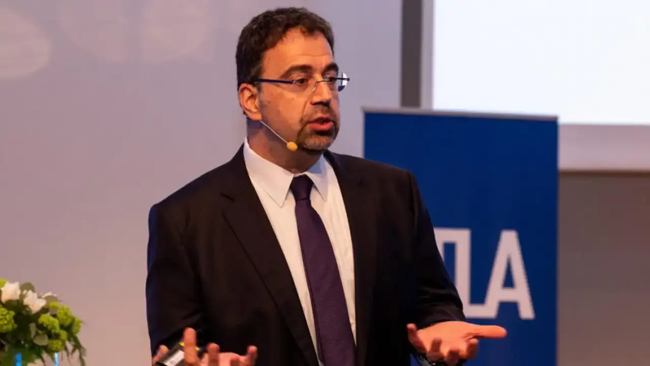 Daron Acemoglu (1)-1