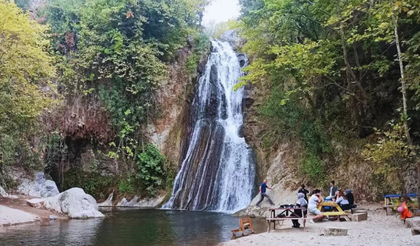 Aşıklar Şelalesi