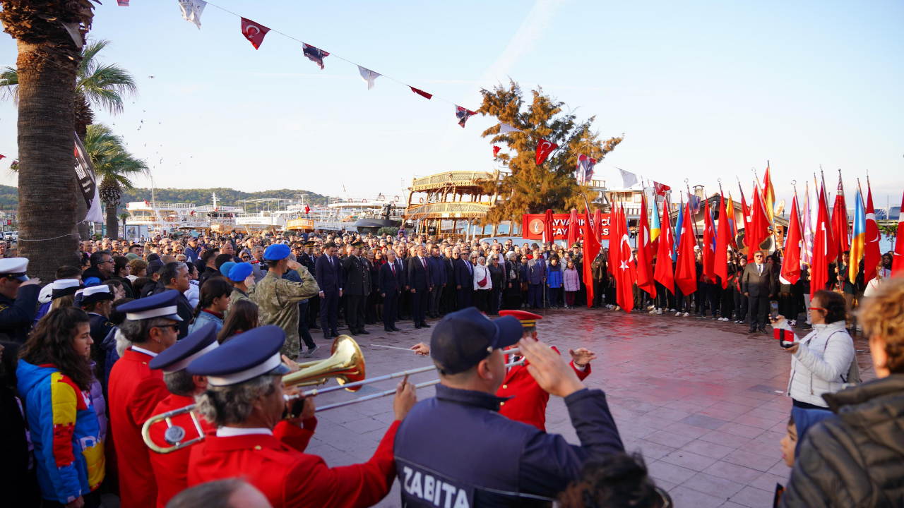 Ayvalık’ta Atatürk Için Duygusal Anma Töreni1