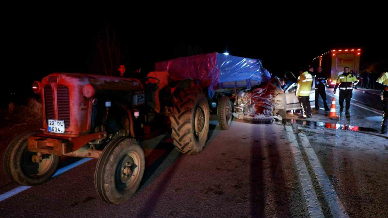 Edirne'de Feci Kaza Traktörle Çarpışan Aracın Sürücüsü Hayatını Kaybetti!