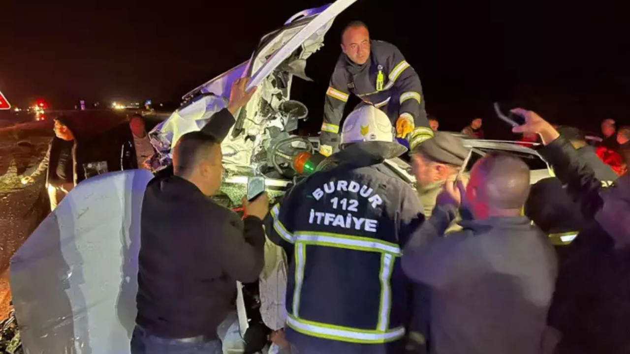 Hatalı U Dönüşü Felaketi Burdur Fethiye Yolunda Feci Kaza! 1 Ölü, 7 Yaralı (1)