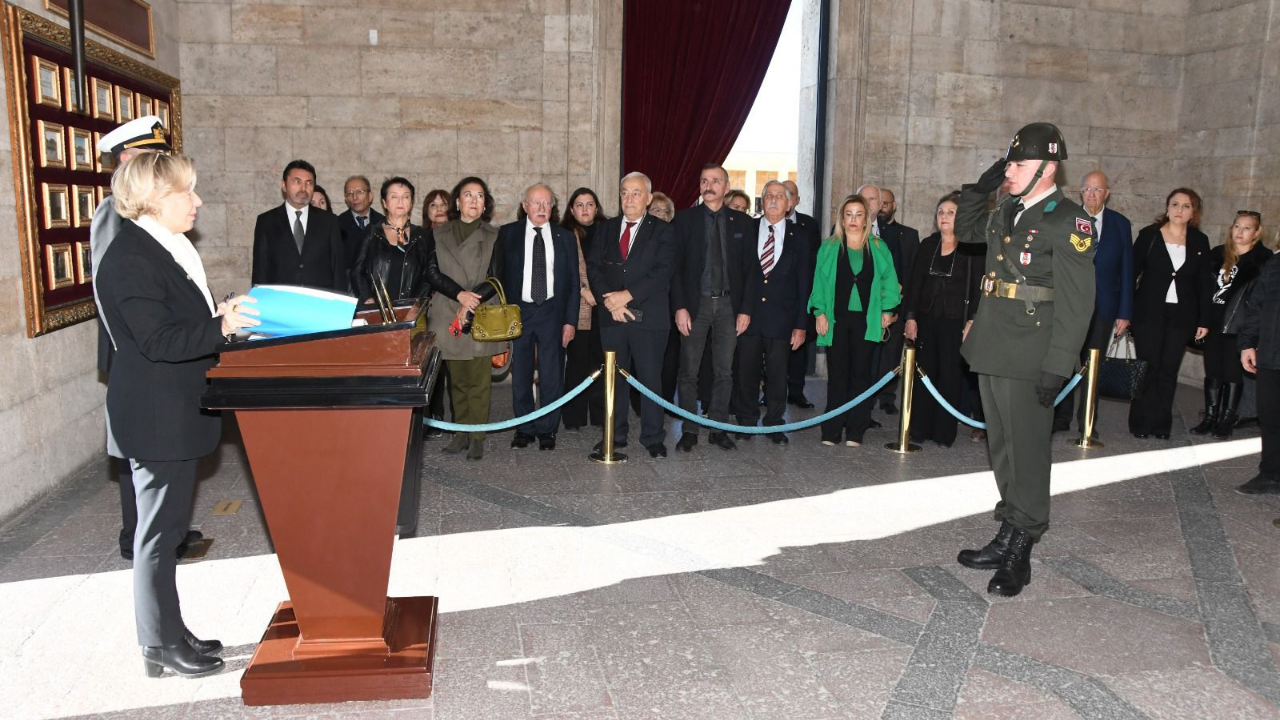 İzmir Gazeteciler Cemiyeti Atatürk’ün Izinde Basın Konseyi Anıtkabir’de Saygı Duruşunda Bulundu!2 (2)