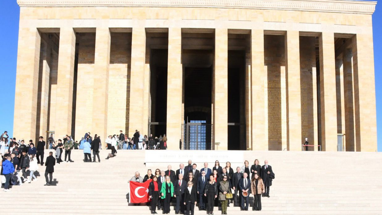 İzmir Gazeteciler Cemiyeti Atatürk’ün Izinde Basın Konseyi Anıtkabir’de Saygı Duruşunda Bulundu!2