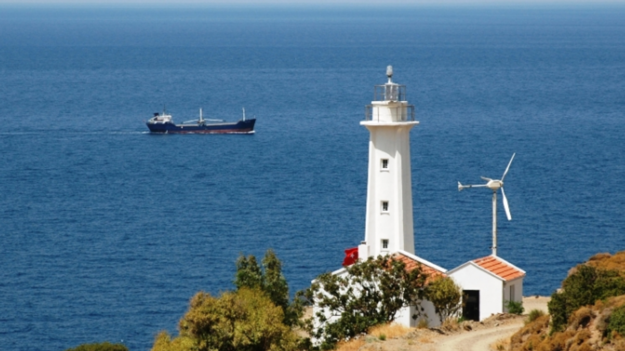 İzmir Karaburun Sarpıncık Feneri Tarih Ve Doğanın Buluştuğu Nokta! (1)