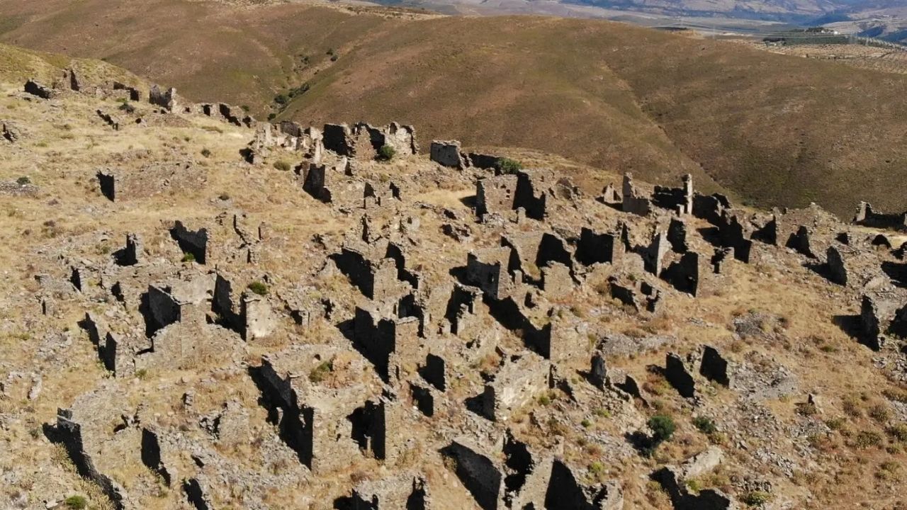 İzmir Karaburun'da Gizli Bir Diyar Sazak Köyü! (2)