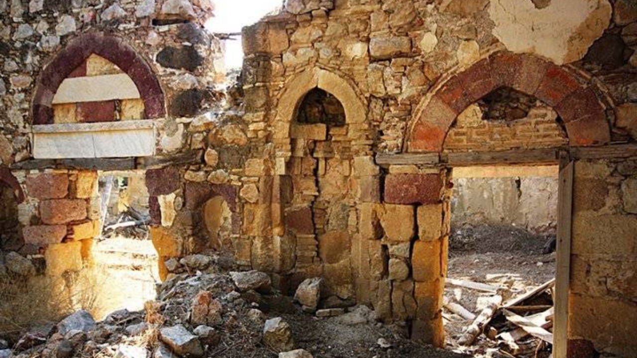 İzmir Karaburun'da Yıkılmanın Eşiğinden Dönen Tarihi Çullu Camii! (3)