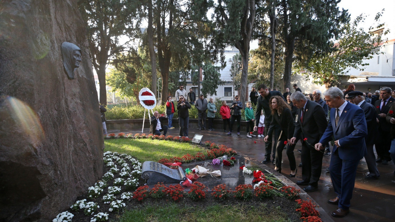 İzmir Karşıyaka’da Hayat Durdu, Kalpler Atatürk Için Attı!1 (4)